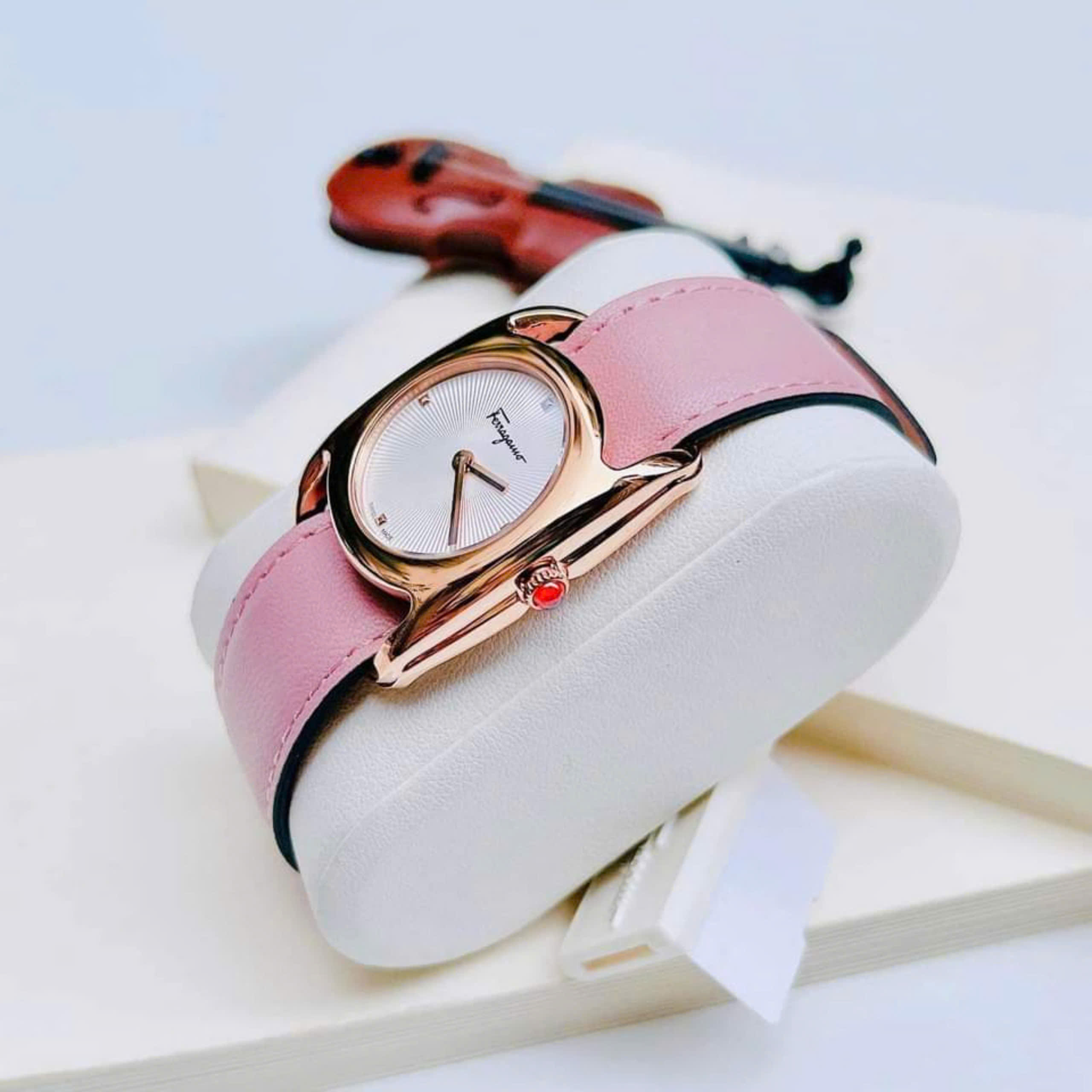 ☆FERRAGAMO☆ VARA レディースウォッチ PINK♪ Ferragamo vara watch